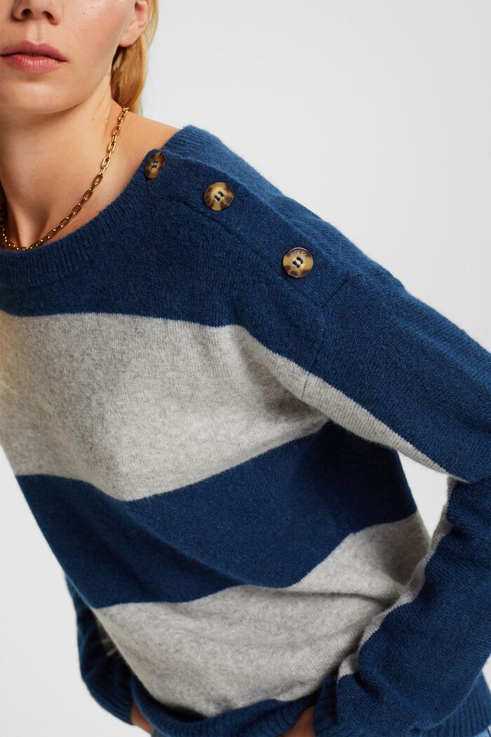 À teneur en laine : le pull-over à rayures, PETROL BLUE, detail image number 0