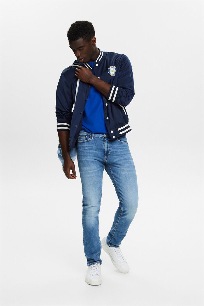 Schmale Jeans mit mittlerer Bundhöhe, BLUE LIGHT WASHED, detail image number 1
