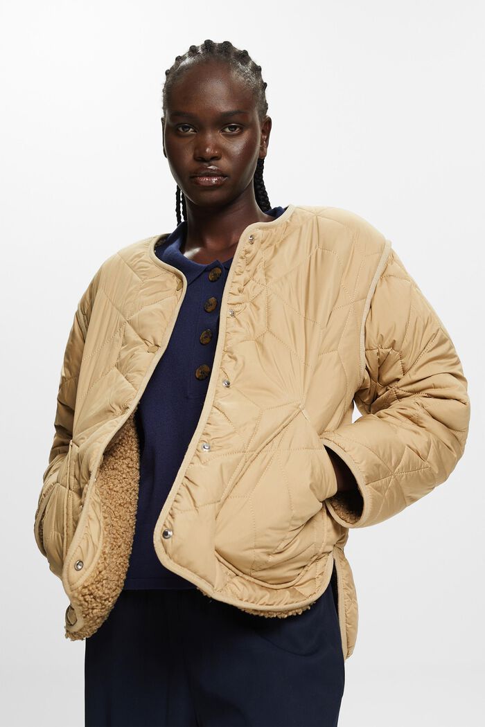 En matière recyclée : la veste matelassée doublée de peluche, KHAKI BEIGE, detail image number 5