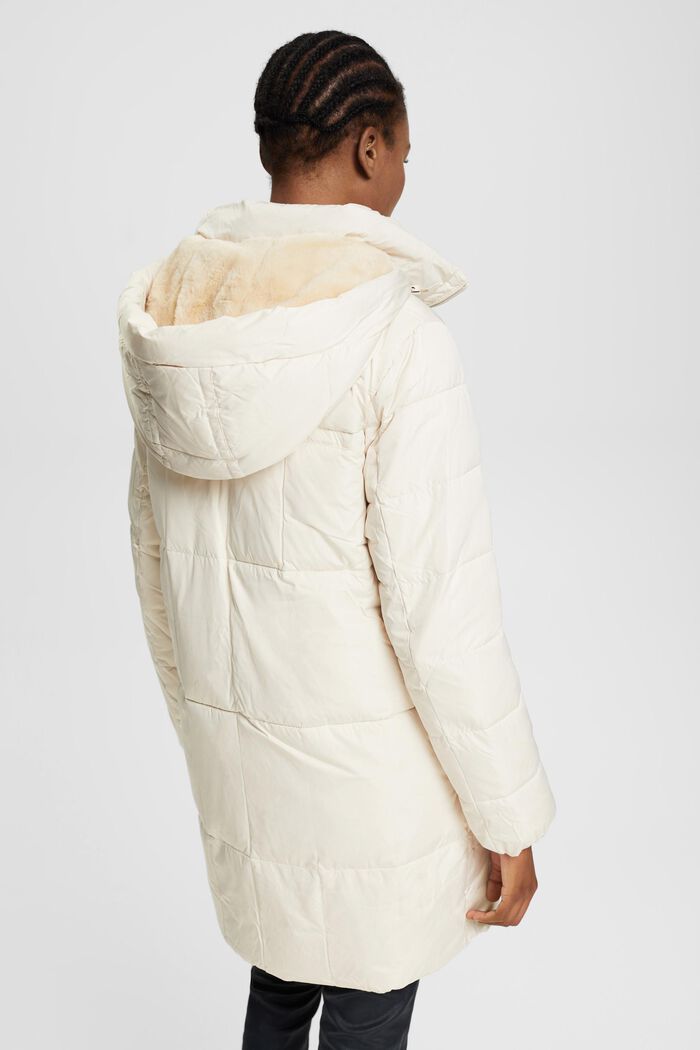 En matière recyclée : le manteau matelassé à capuche amovible, ICE, detail image number 3