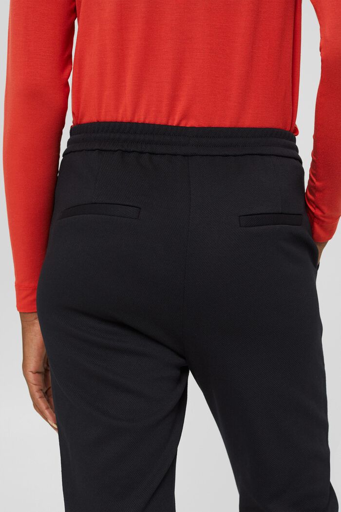 En matière recyclée : pantalon de jogging doté d'une ceinture élastique, BLACK, detail image number 5