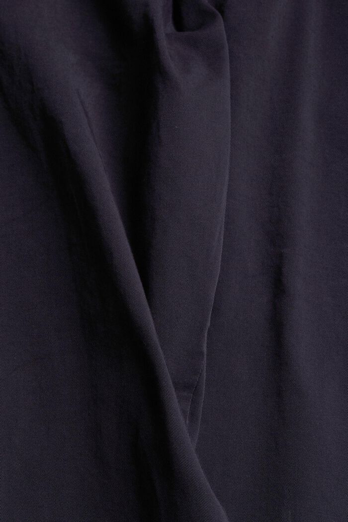 Chino en coton Pima doté d´une ceinture à nouer, NAVY, detail image number 1