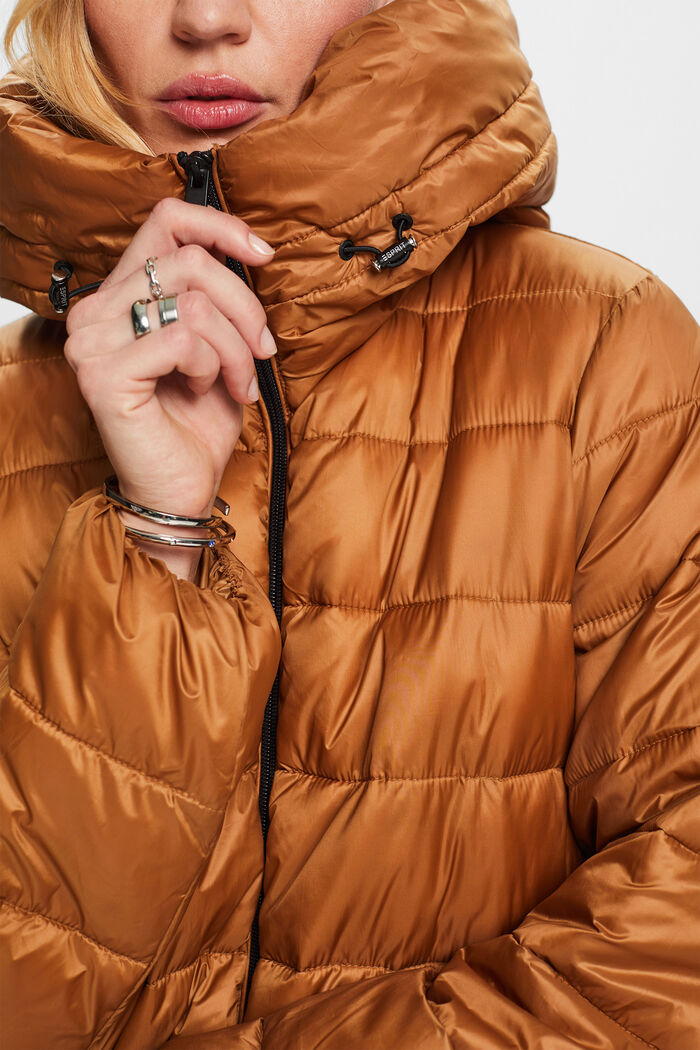 Recyclé : le manteau matelassé à capuche, CARAMEL, detail image number 2