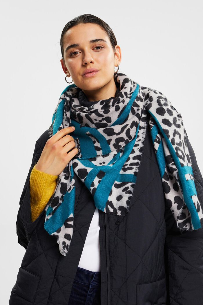En matière recyclée : le foulard au look léopard, MEDIUM GREY, detail image number 3