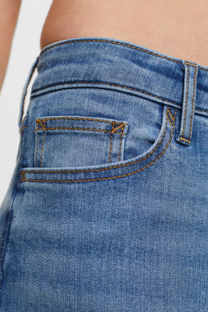 Capri-Jeans mit mittelhohem Bund, BLUE LIGHT WASHED, detail image number 4