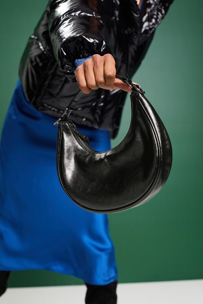 Halbmondförmige Tasche in Lederoptik, BLACK, detail image number 4